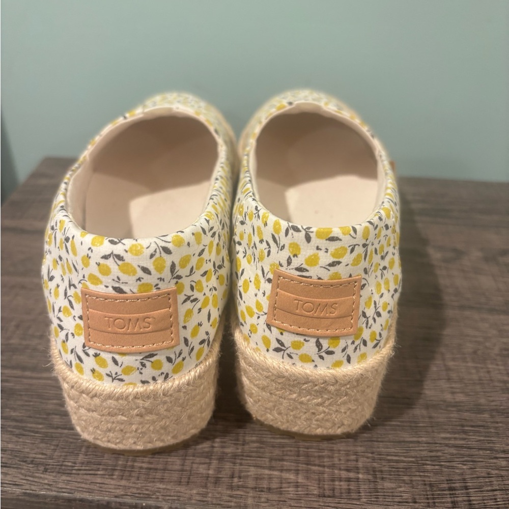 TOMS Women’s Yellow and White Floral Slip ons